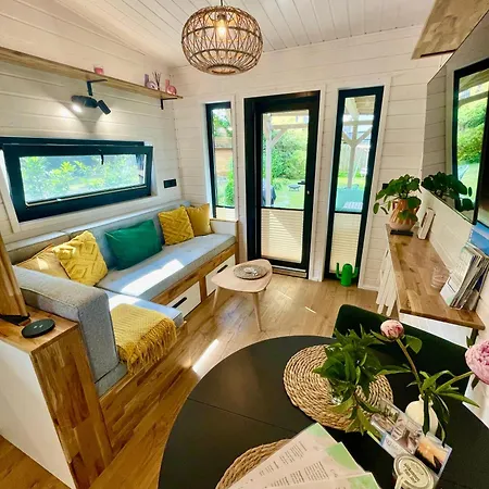 Tinyhaus Josie Von Tinyhaus